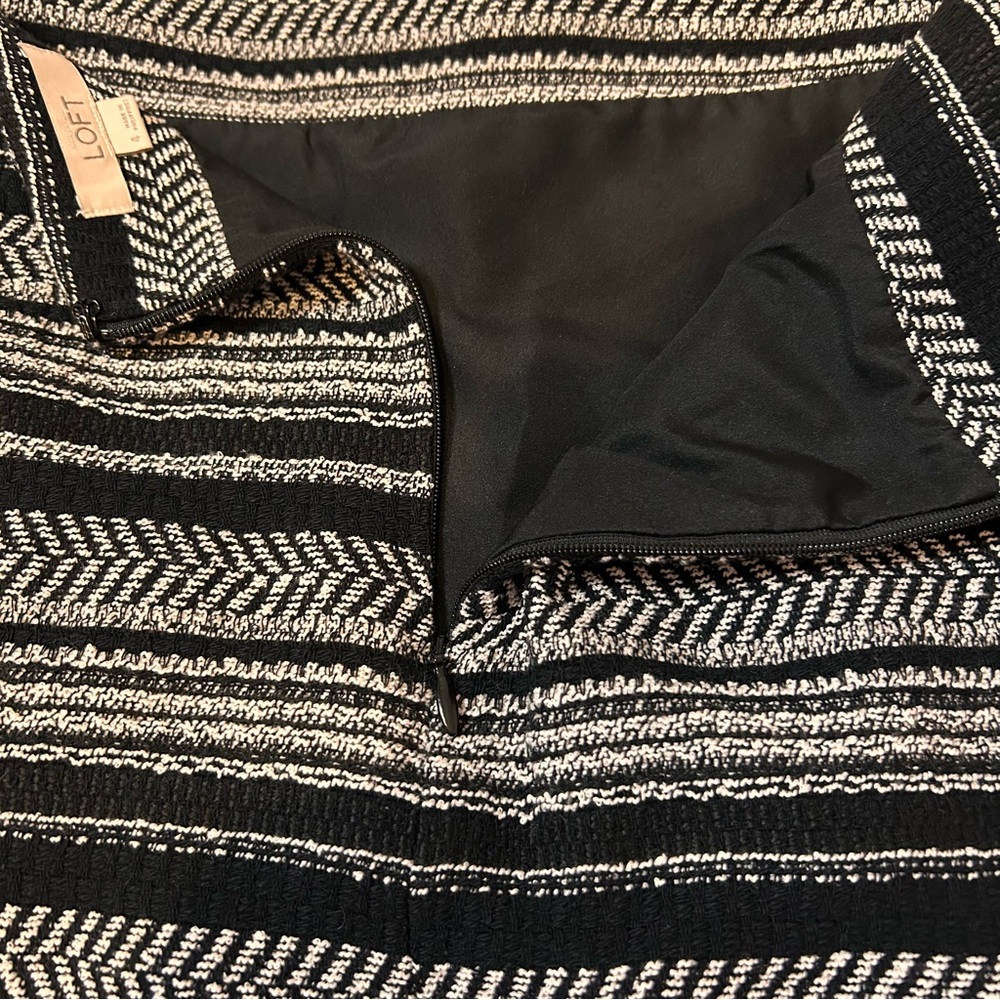Ann Taylor LOFT Black and White Tweed Mini Skirt - Size 4 - Picture 7 of 10